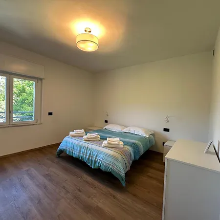 Quiet Corner - Comer By Interhome شقة Blessagno